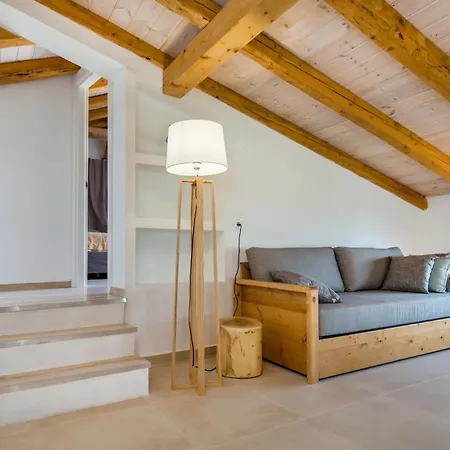 Rodon Tripiti Nest Exsecutive شقة يميناريا