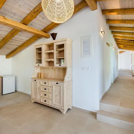Rodon Tripiti Nest Exsecutive