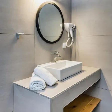Rodon Tripiti Nest Exsecutive * يميناريا